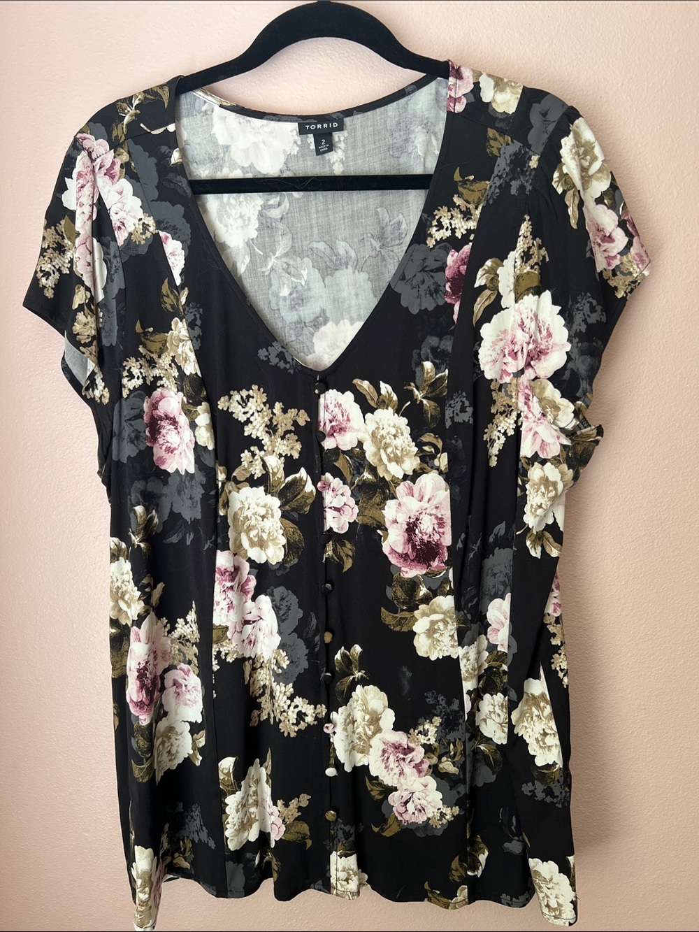 torrid Black Floral V-Neck Button Front Top - Picture 3 of 4